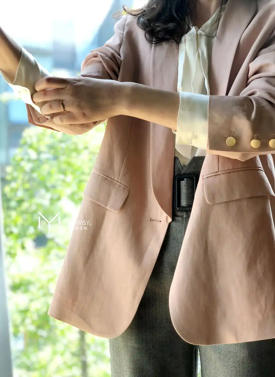 青果领不收腰双排扣西装