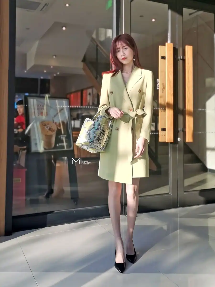 毛料连体设计长西装