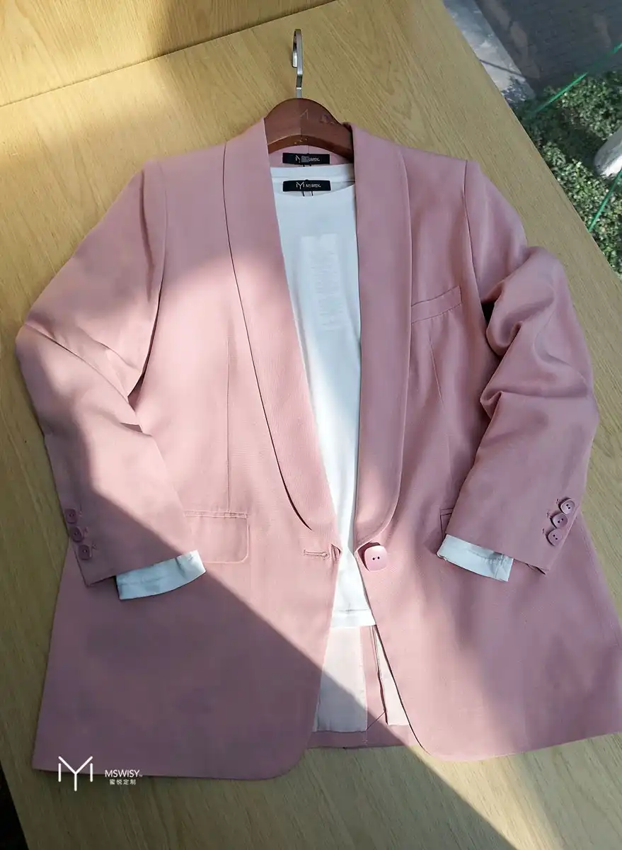 黑色长驳头宽松双排扣女式西装