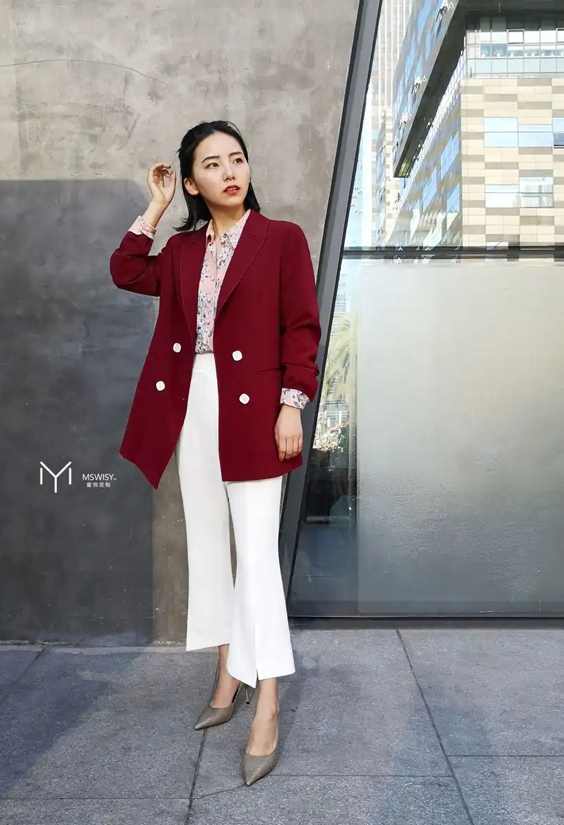 酒红色加长不对称下摆长袖女西装
