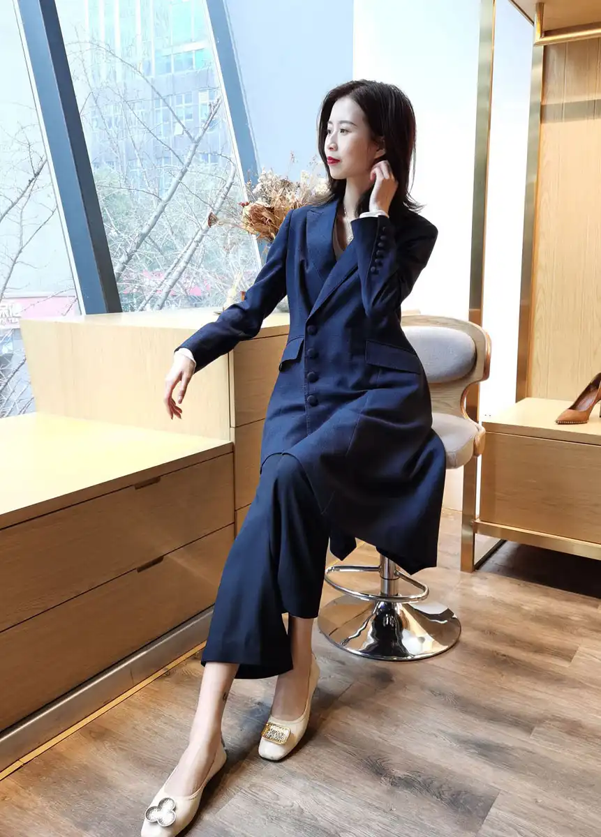 羊毛格子裙摆设计款长西装