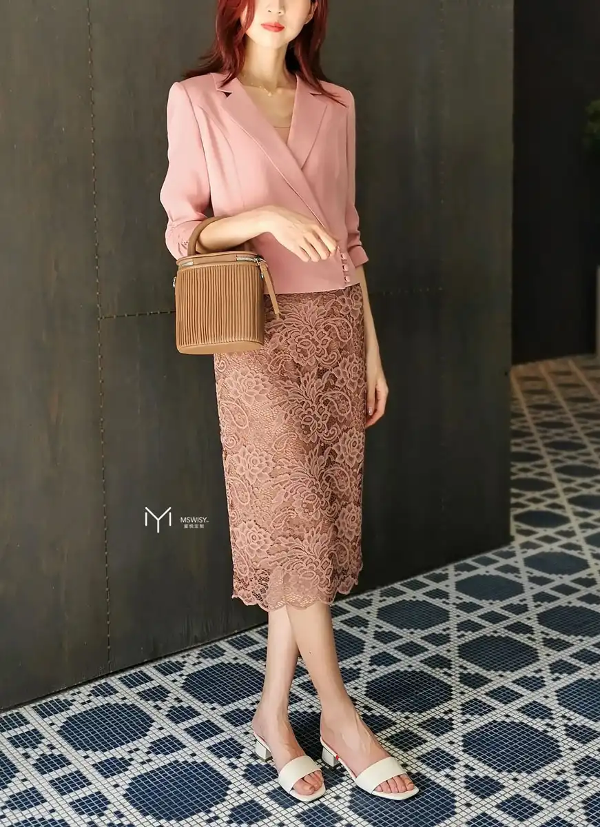 齐腰短款七分袖薄西装