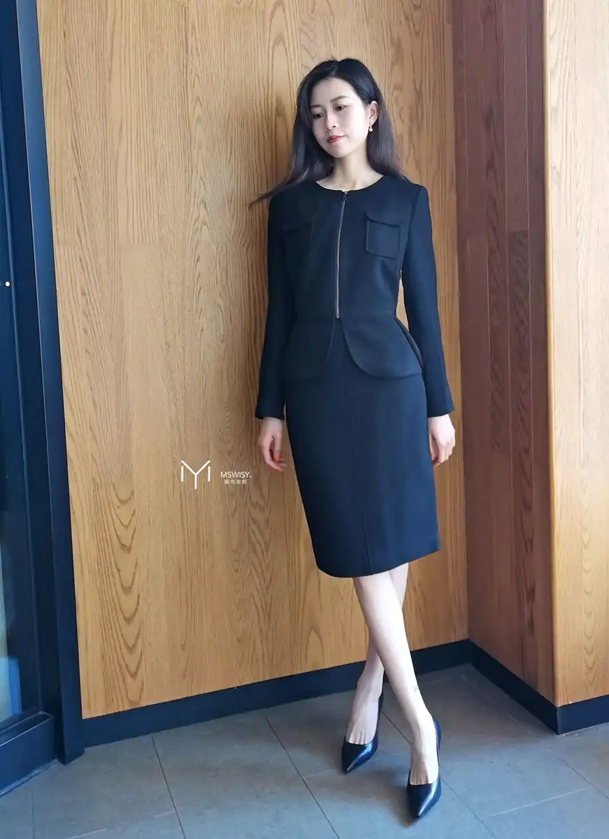 黑色圆领双胸袋蜂巢羊毛时装女士上衣