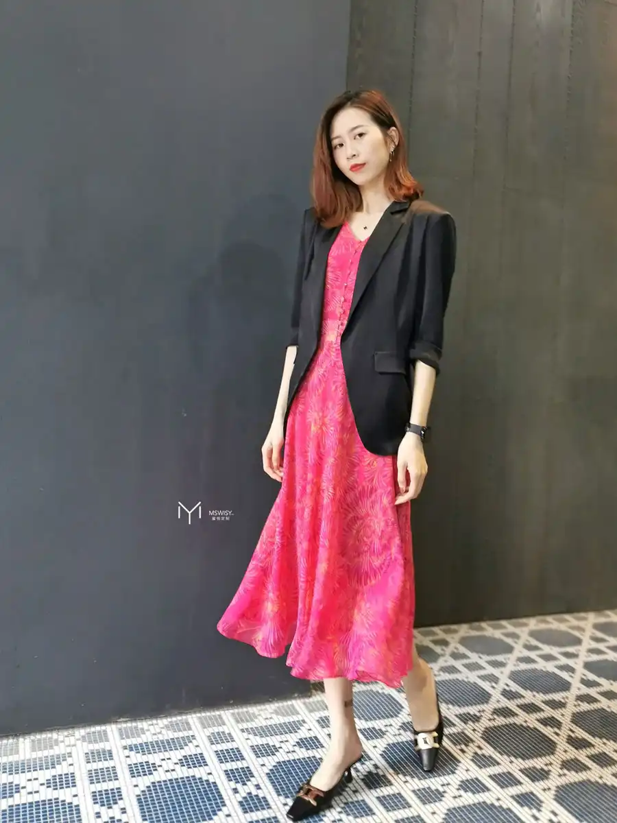 黑色重磅真丝七分袖后腰系带女款短西装