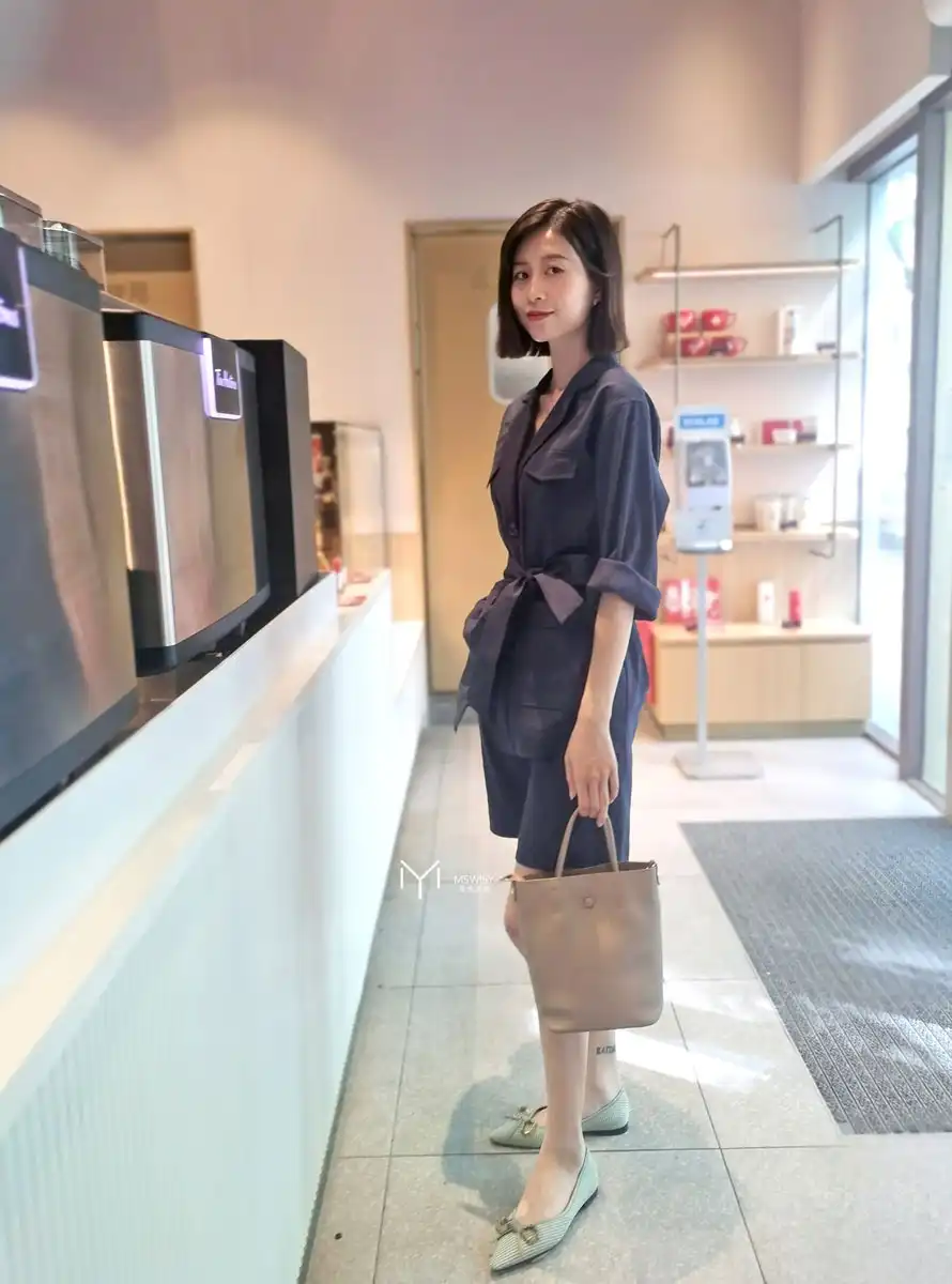 藏蓝色三粒扣多口袋亚麻女款猎装