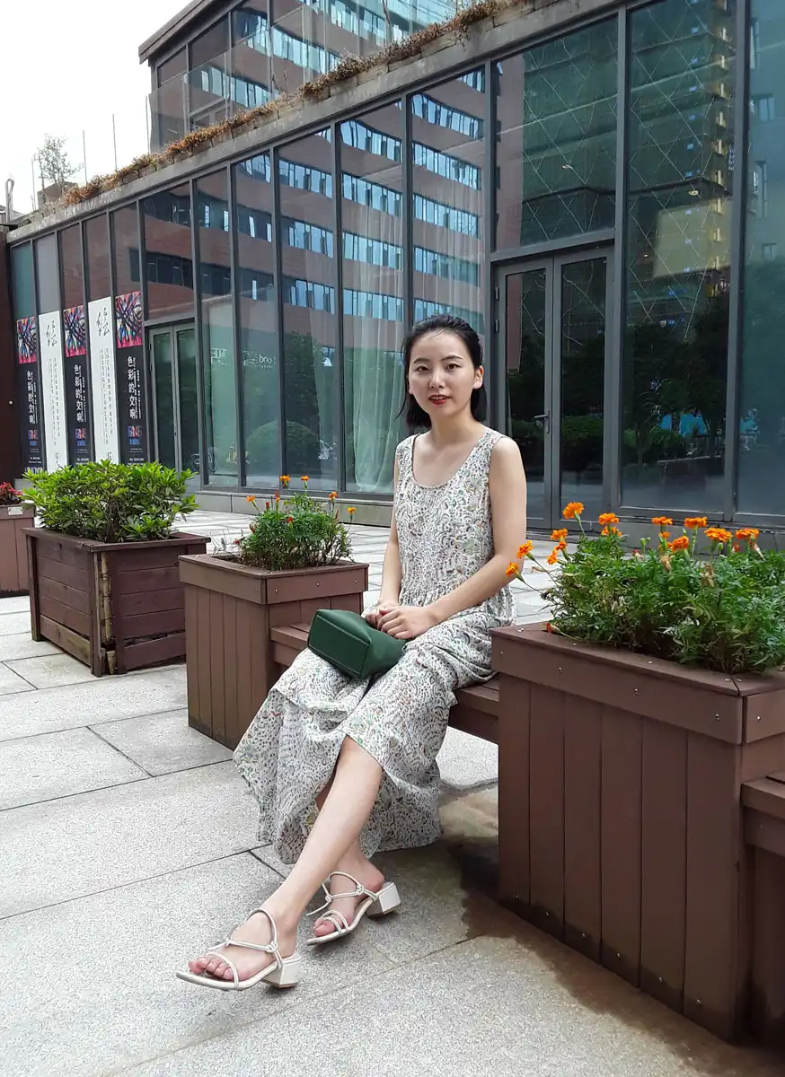 碎花真丝宽肩带露背连衣长裙