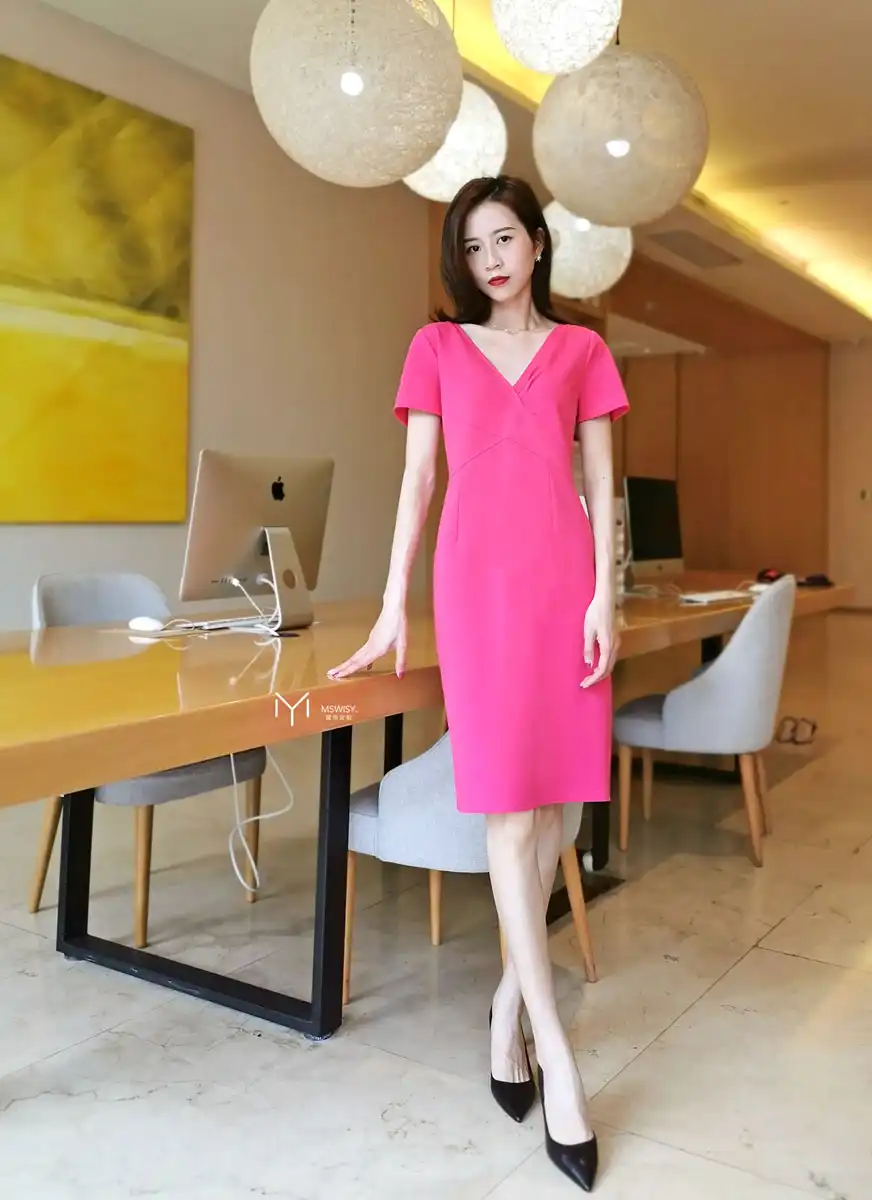 交叉胸立体设计连衣裙