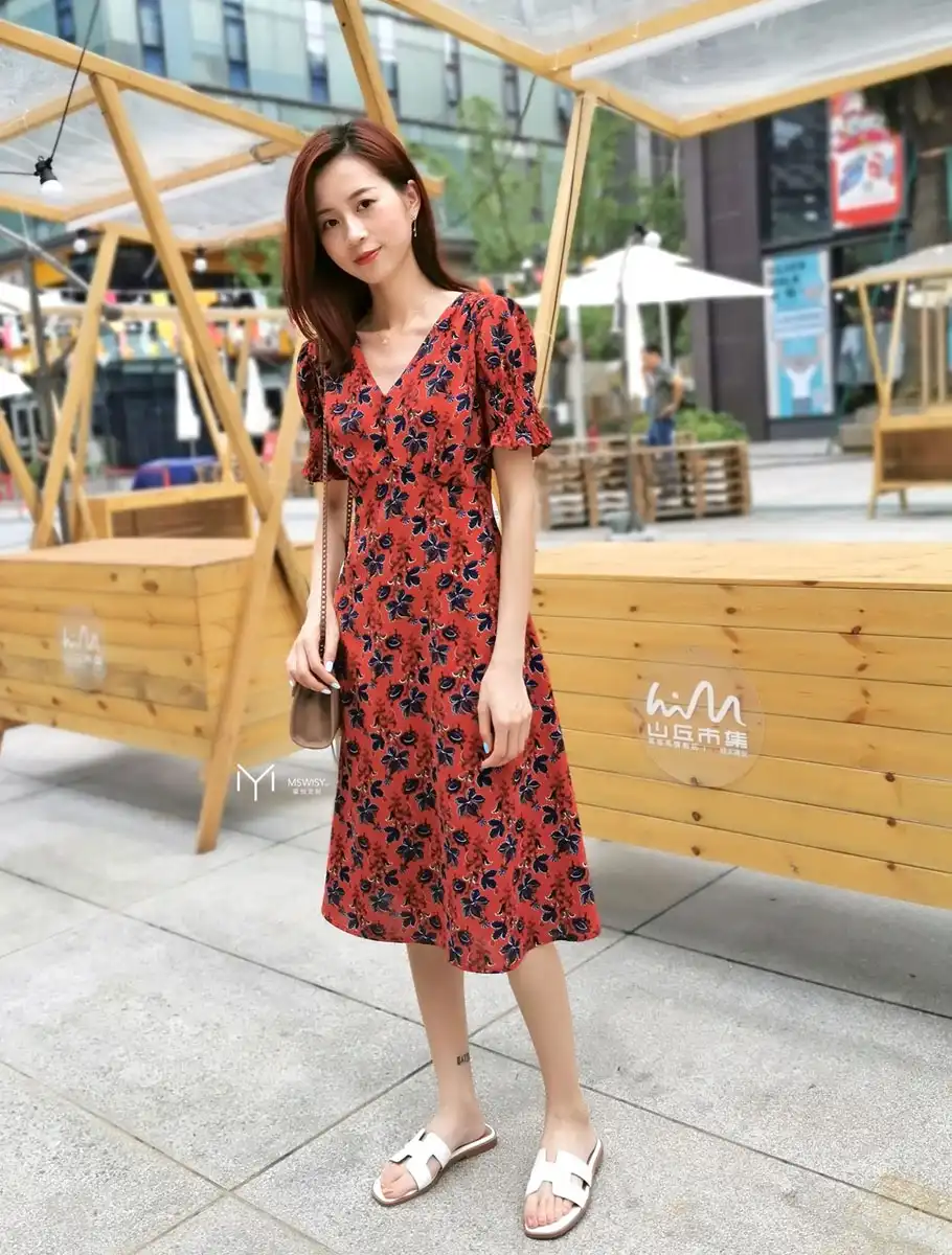 抽褶立体胸小A连衣裙