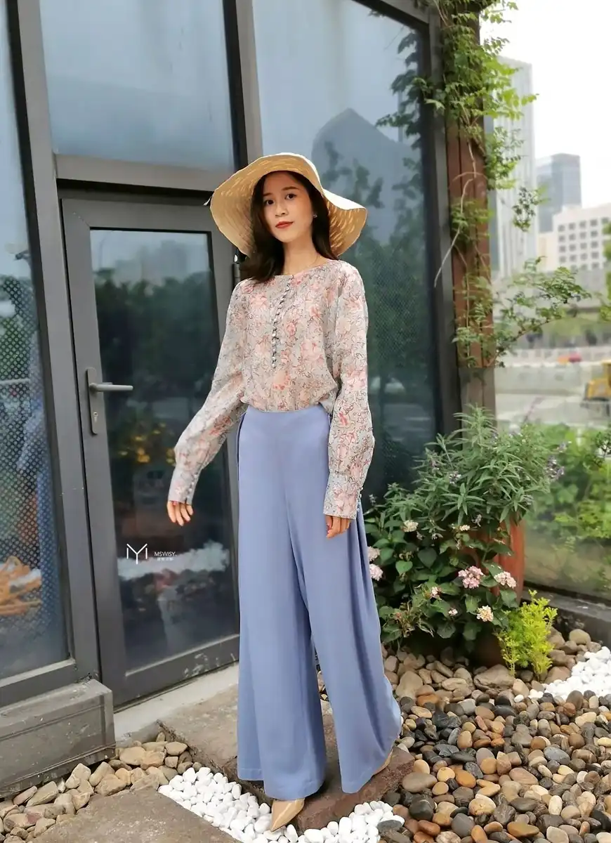 丝棉圆领塔克线衬衣