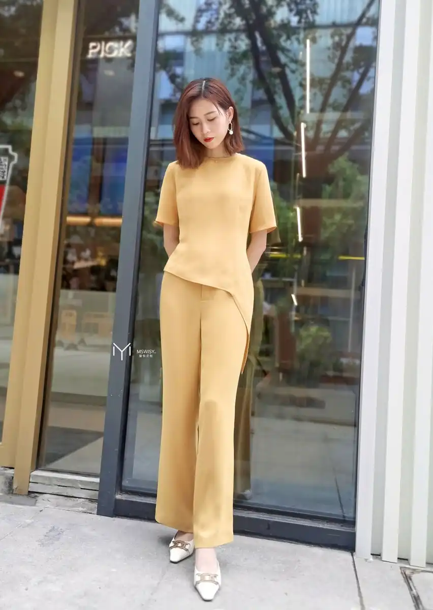 姜黄色小圆领设计不对称女式时装衫