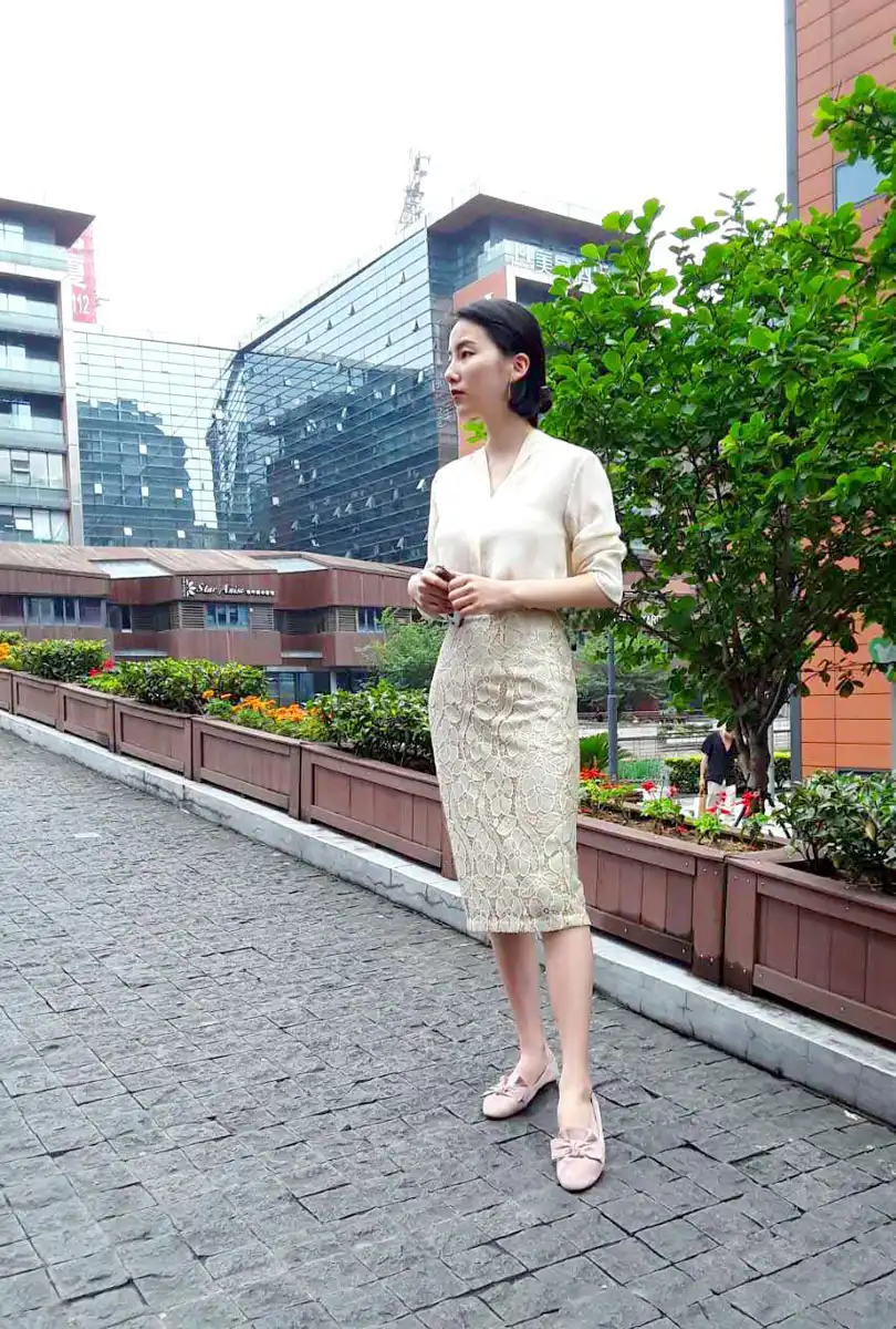 蕾丝中长半身裙