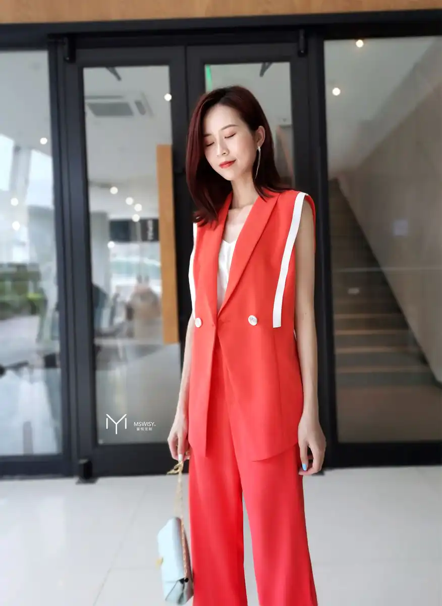 青果领设计款西装马甲