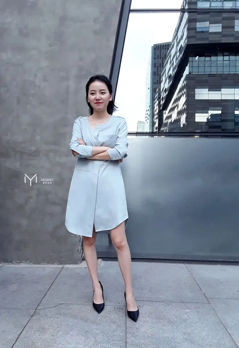 无领圆摆中长薄风衣